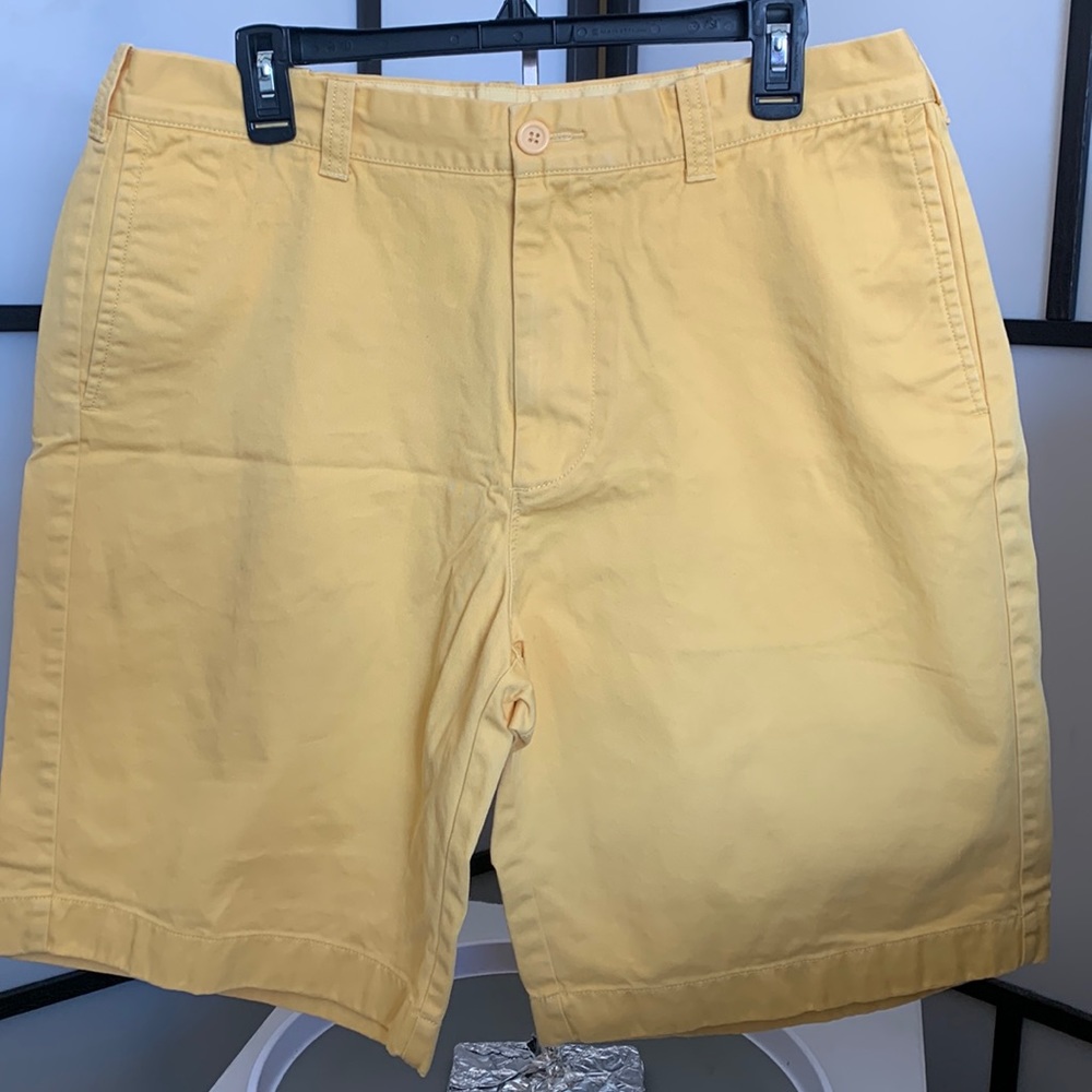 J. Crew Men's Flat Front Yellow 100% Cotton Shorts Size 36. X113